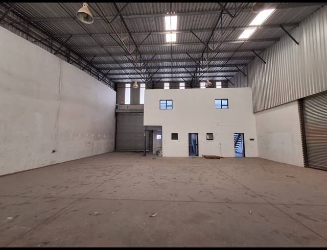 350M² WAREHOUSE TO LET IN WYCHWOOD